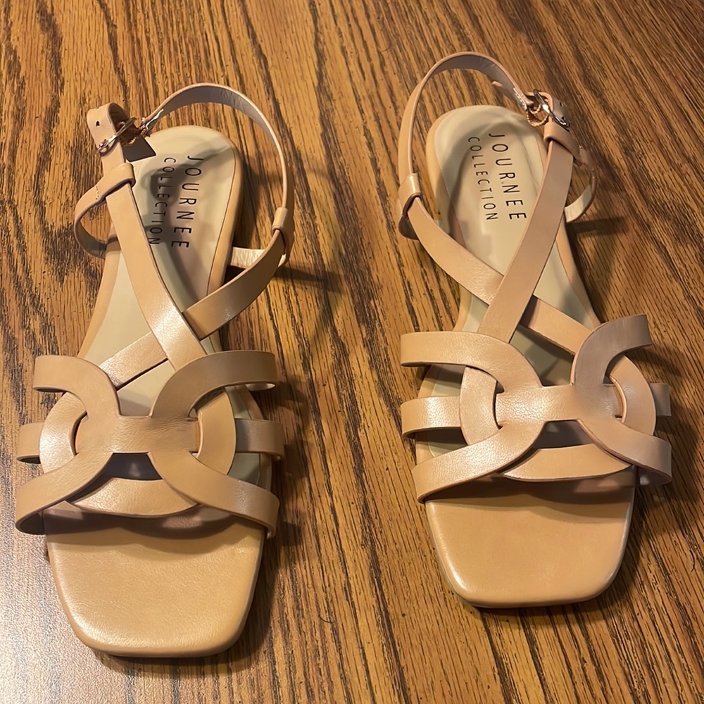 Journee collection, Alorra women’s strappy sandals, size 9.5. - Picture 2 of 5
